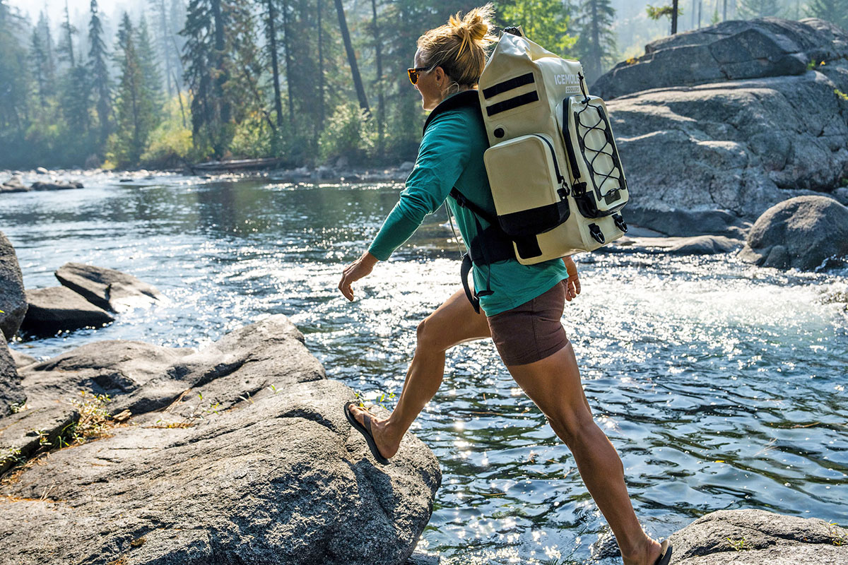 Backpack cooler (jumping over water)