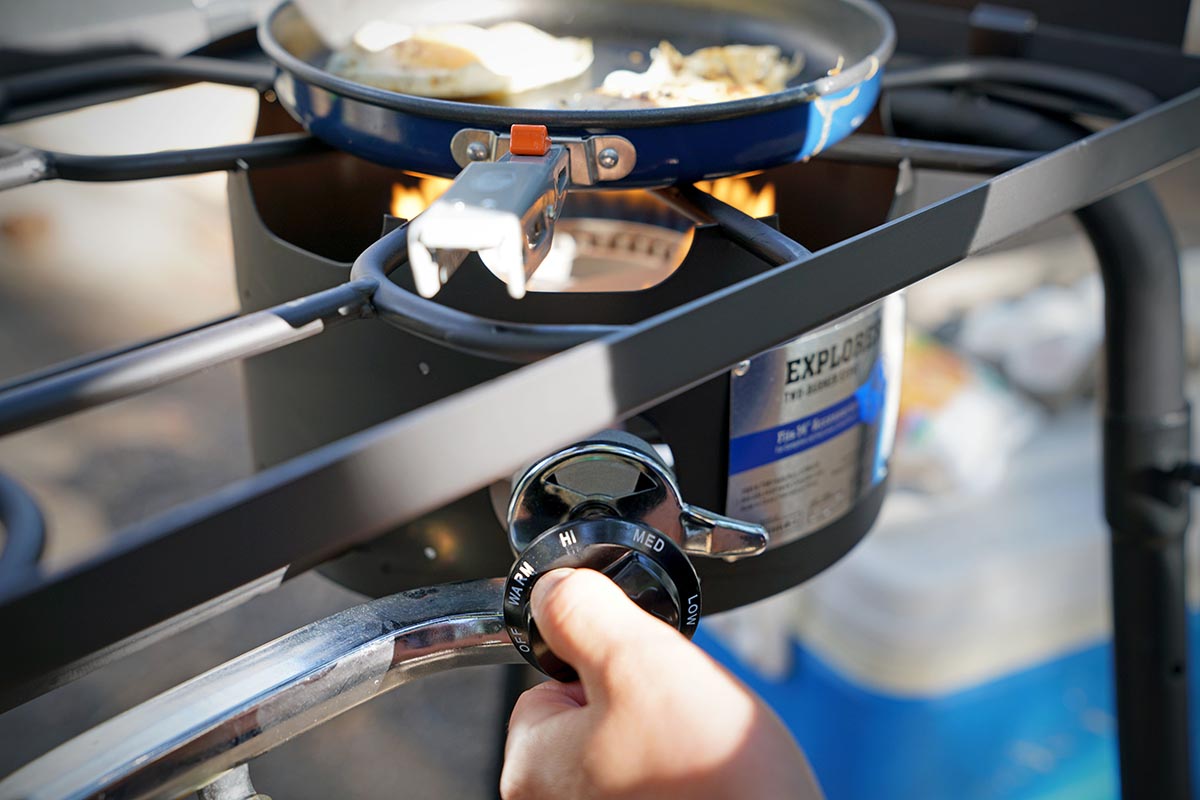 Camping stove (temperature adjustment)