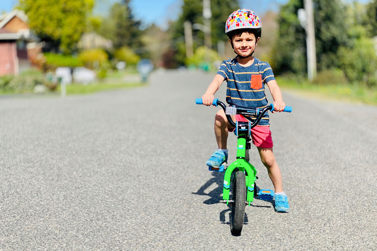 Haro Shredder Kids' Bike (standing in street)