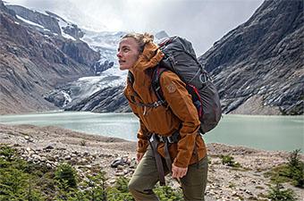 Hiking in Fjallraven Keb Eco-Shell hardshell jacket