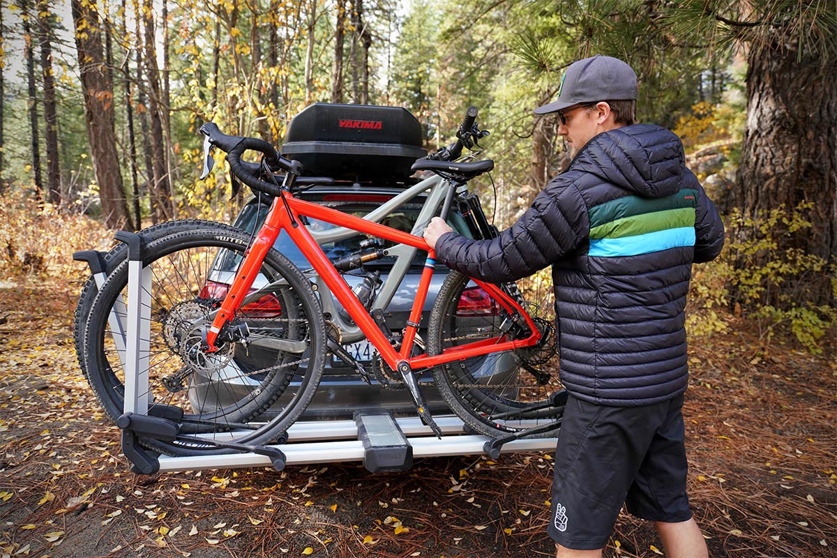 Hitch rack (loading gravel bike on Thule Helium Platform)