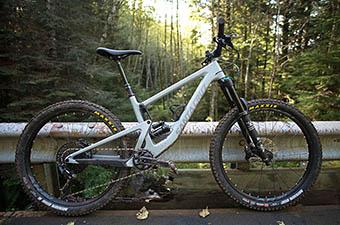 Mountain Bike (Santa Cruz Bronson)