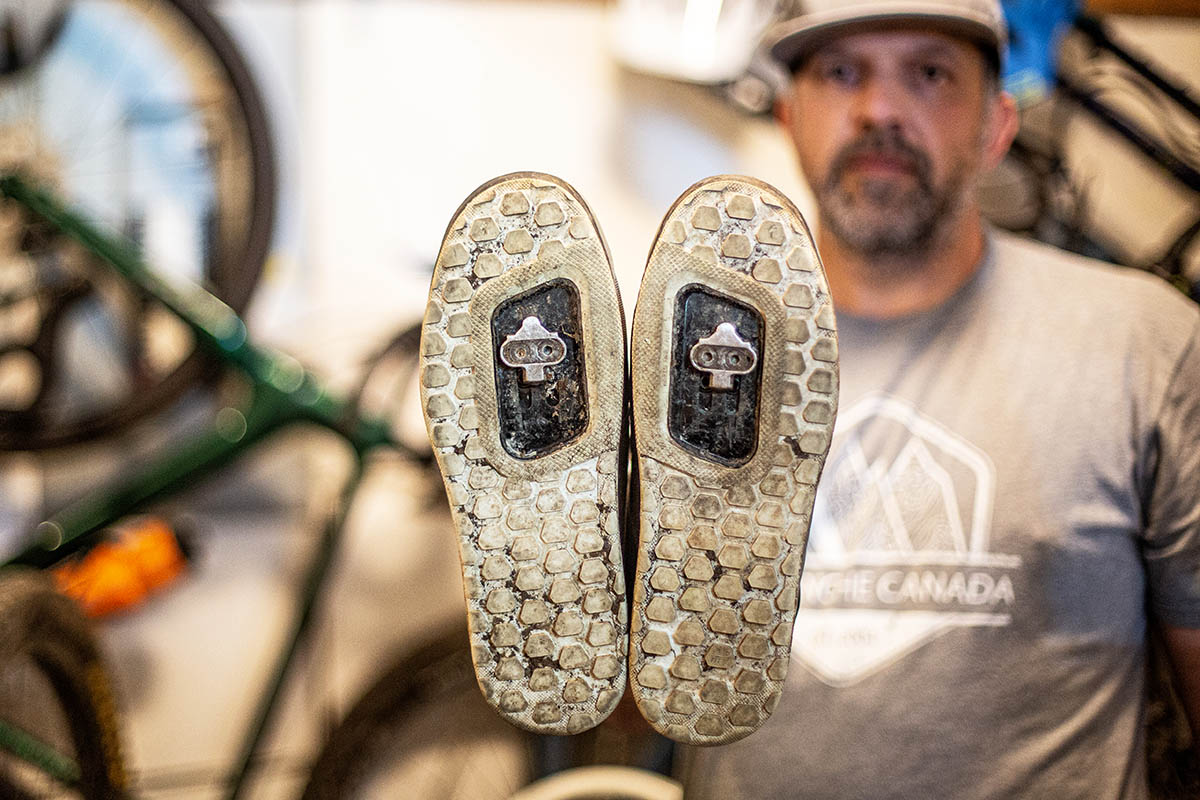 Mountain bike shoe (Specialized 2FO Clip close-up of cleats)