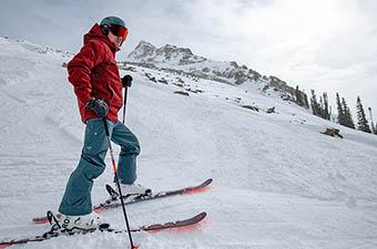 Oakley Fall Line XM goggles (mountain backdrop)