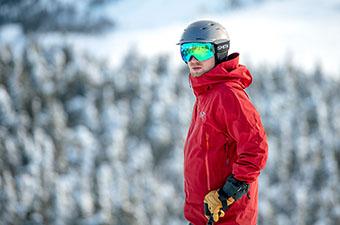 Smith I/O Mag snow goggles (snowy backdrop)