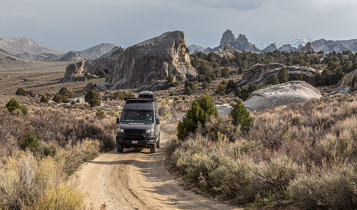 Thule Motion XT Roof Box (road noise driving on dirt road)