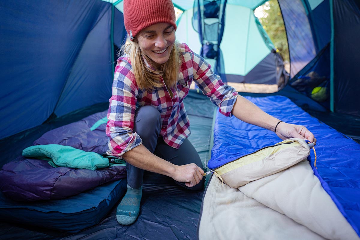 Unzipping The North Face Trail Eco Bed sleeping bag