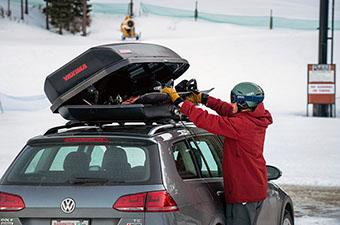 Yakima SkyBox 16 Carbonite Cargo Roof Box (removing snowboard)